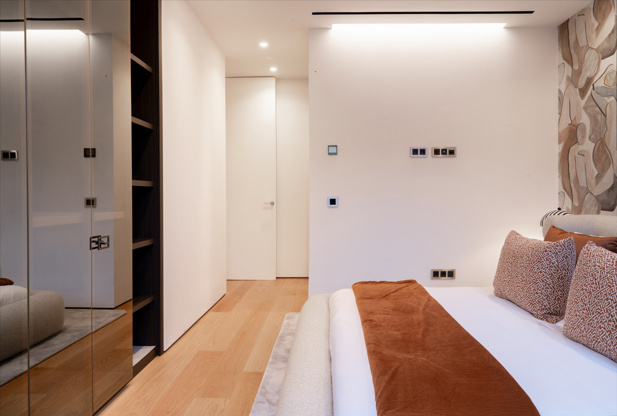 4 Bed Apartment for sale in The Golden Mile Costa Del Sol, Málaga, Spain