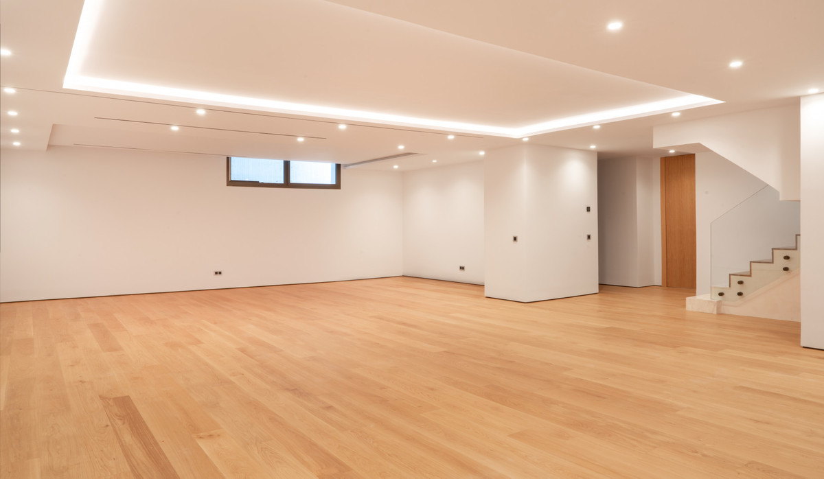 4 Bed Apartment for sale in The Golden Mile Costa Del Sol, Málaga, Spain