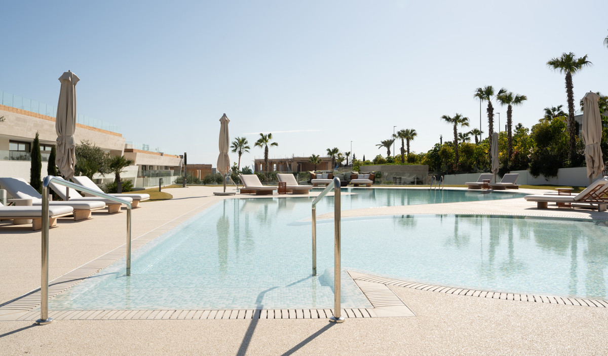 4 Bed Apartment for sale in The Golden Mile Costa Del Sol, Málaga, Spain