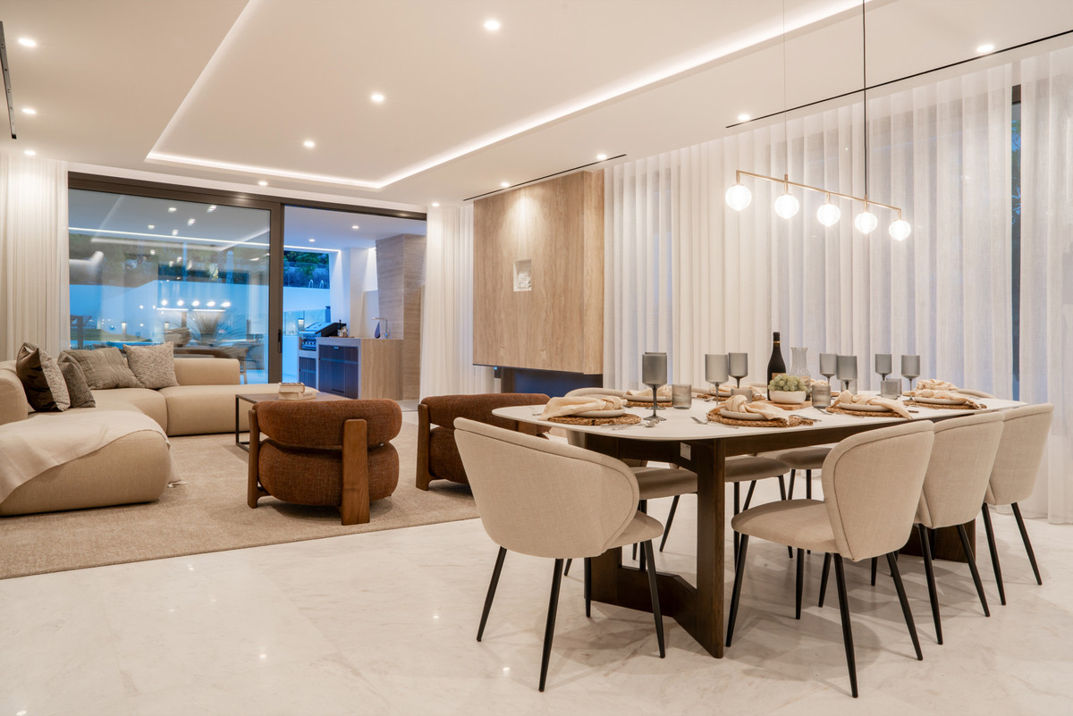 4 Bed Apartment for sale in The Golden Mile Costa Del Sol, Málaga, Spain