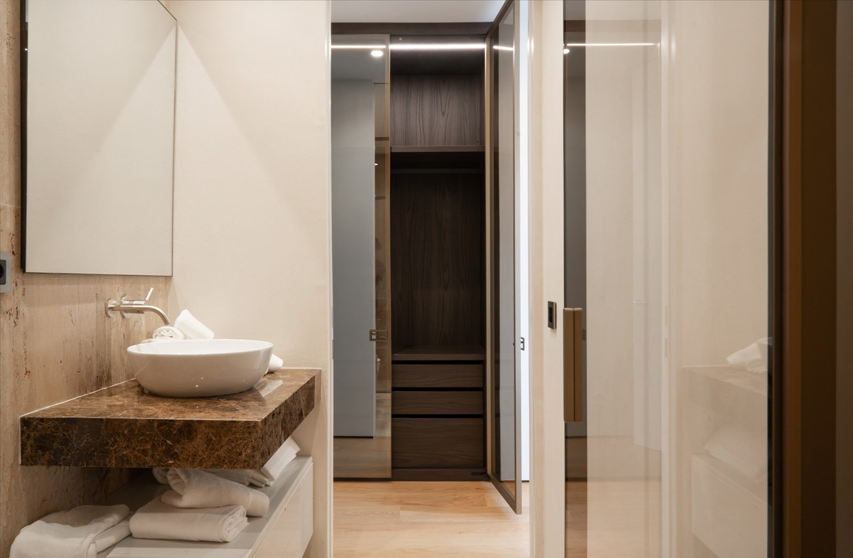 4 Bed Apartment for sale in The Golden Mile Costa Del Sol, Málaga, Spain