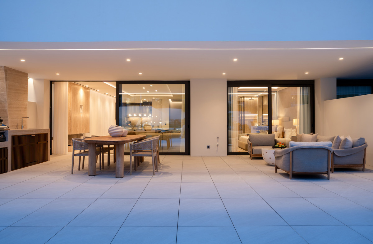 4 Bed Apartment for sale in The Golden Mile Costa Del Sol, Málaga, Spain