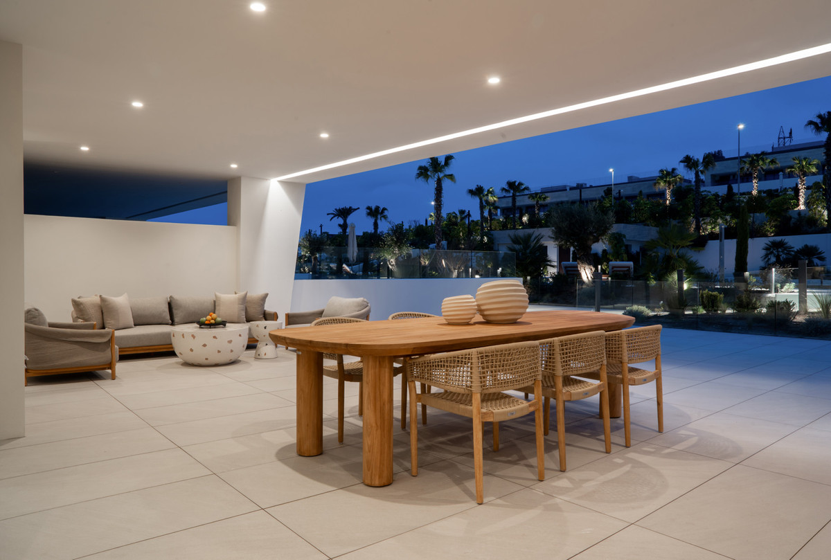 4 Bed Apartment for sale in The Golden Mile Costa Del Sol, Málaga, Spain