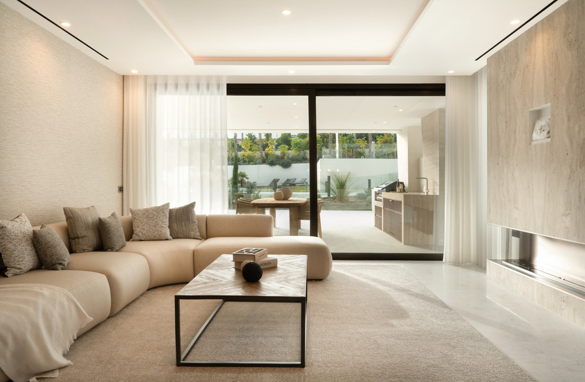 4 Bed Apartment for sale in The Golden Mile Costa Del Sol, Málaga, Spain