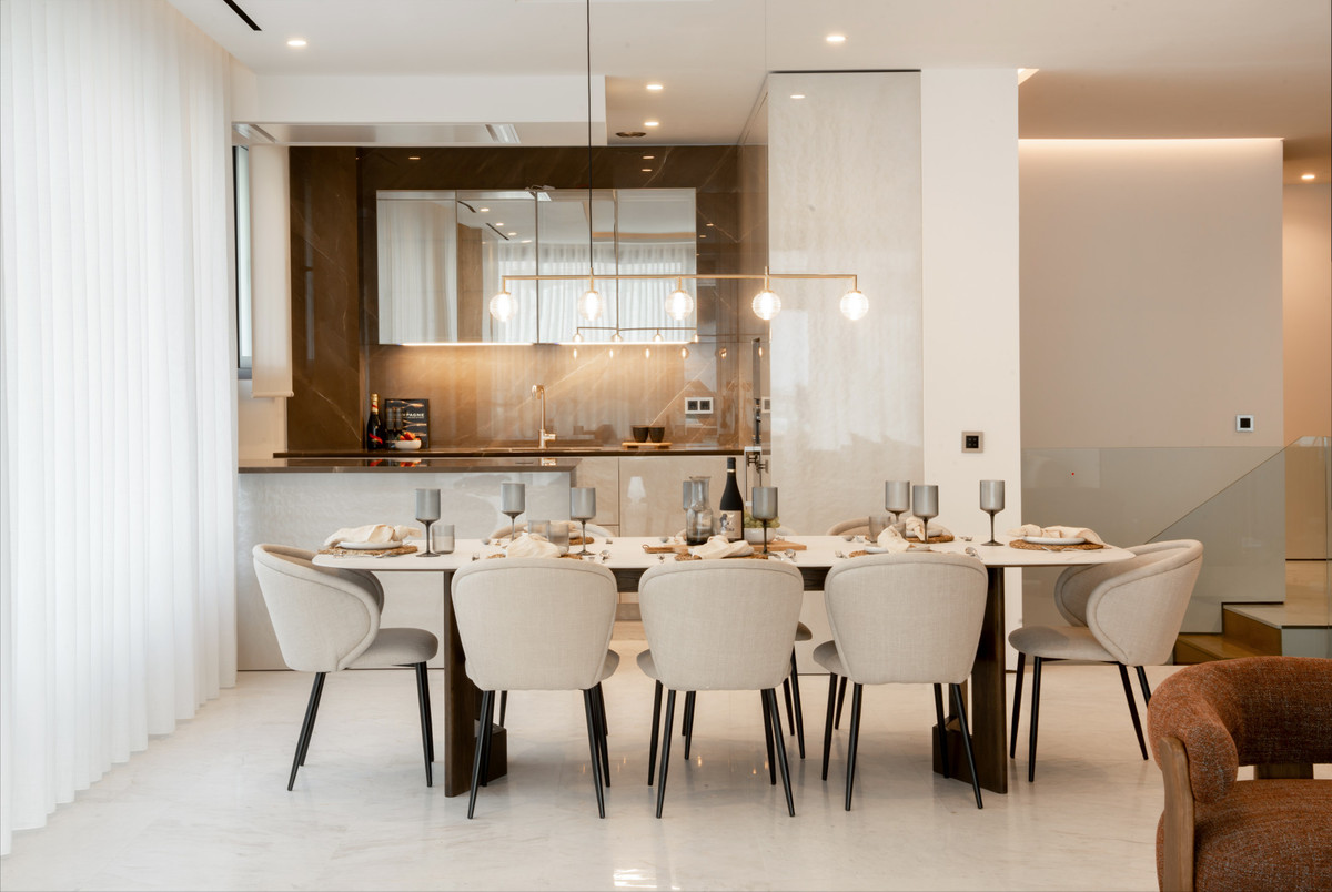 4 Bed Apartment for sale in The Golden Mile Costa Del Sol, Málaga, Spain