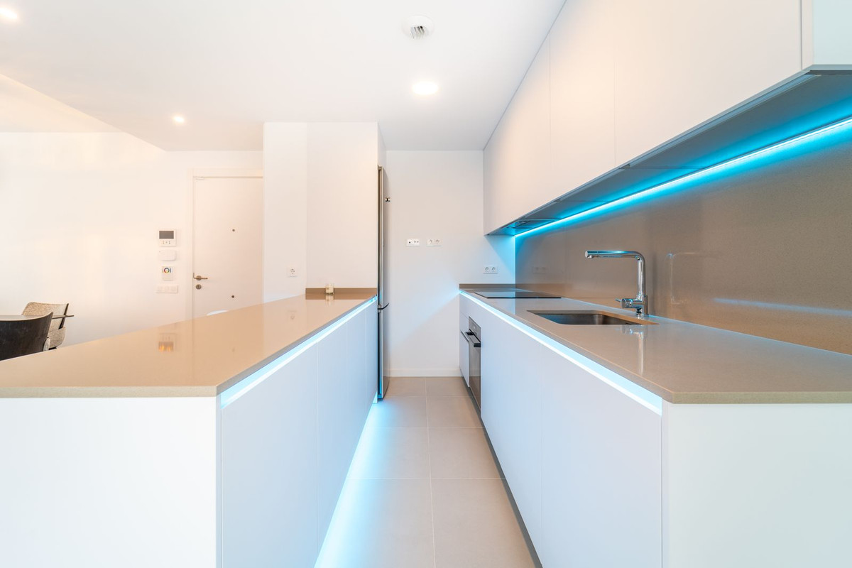 3 Bed Apartment for sale in Fuengirola Costa Del Sol, Málaga, Spain
