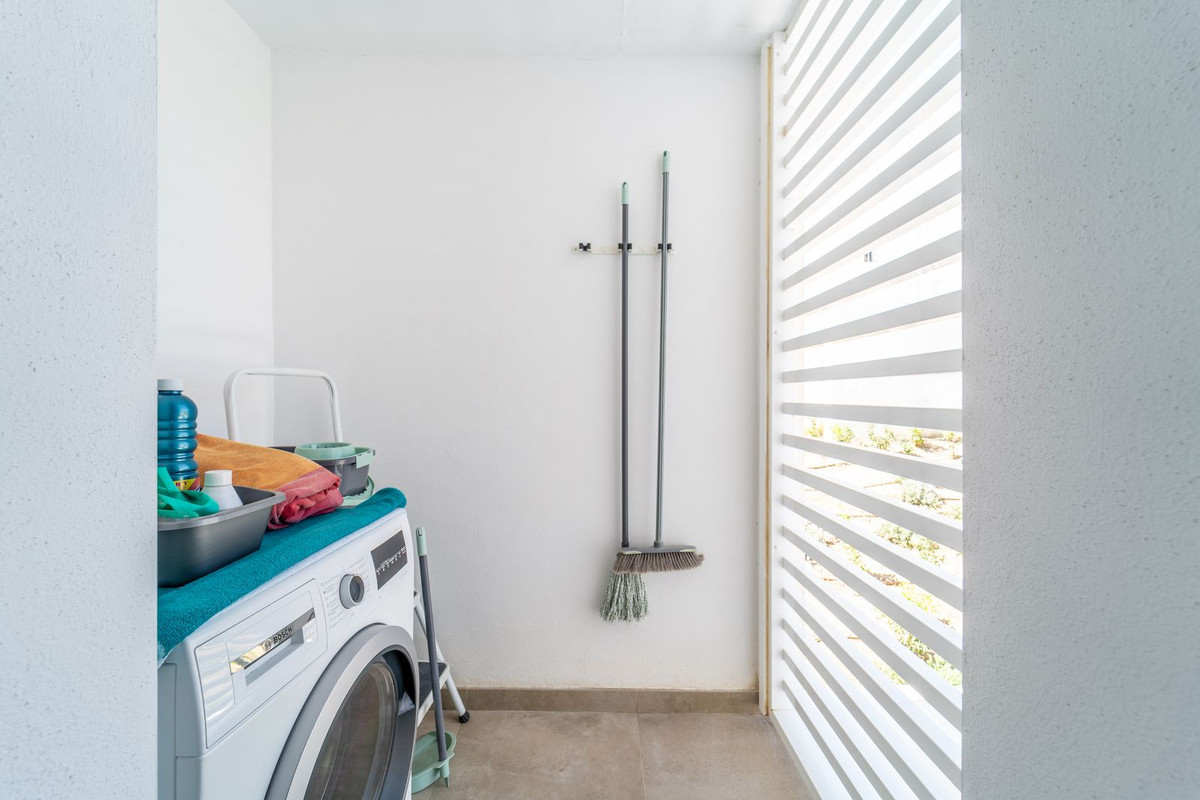 3 Bed Apartment for sale in Fuengirola Costa Del Sol, Málaga, Spain