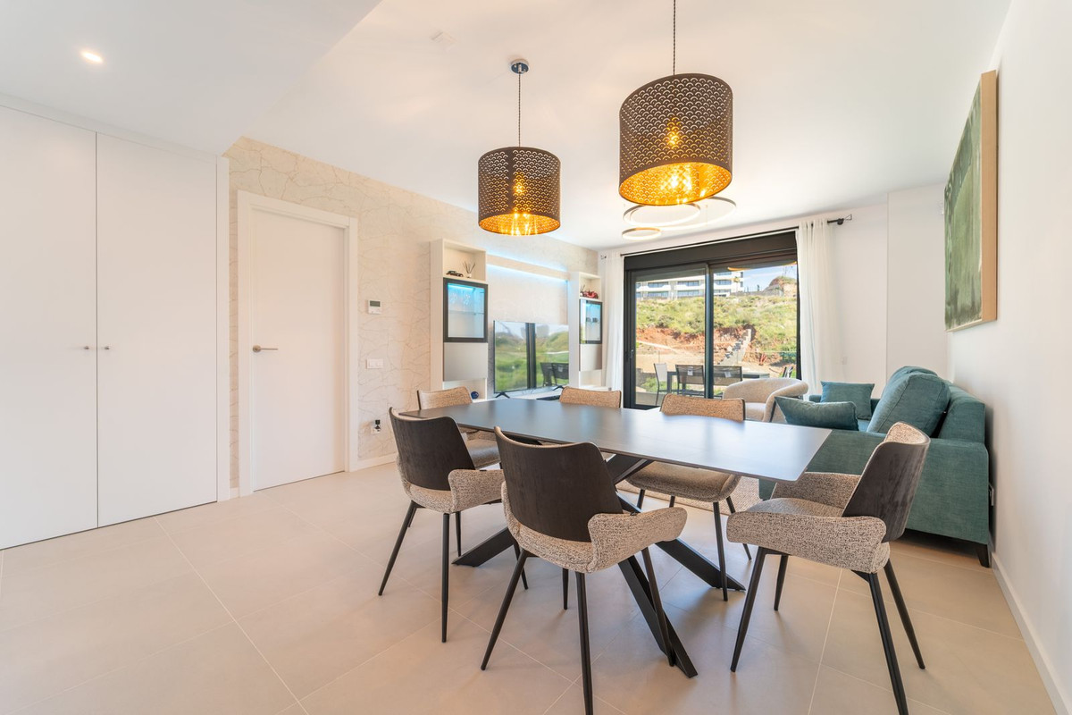 3 Bed Apartment for sale in Fuengirola Costa Del Sol, Málaga, Spain