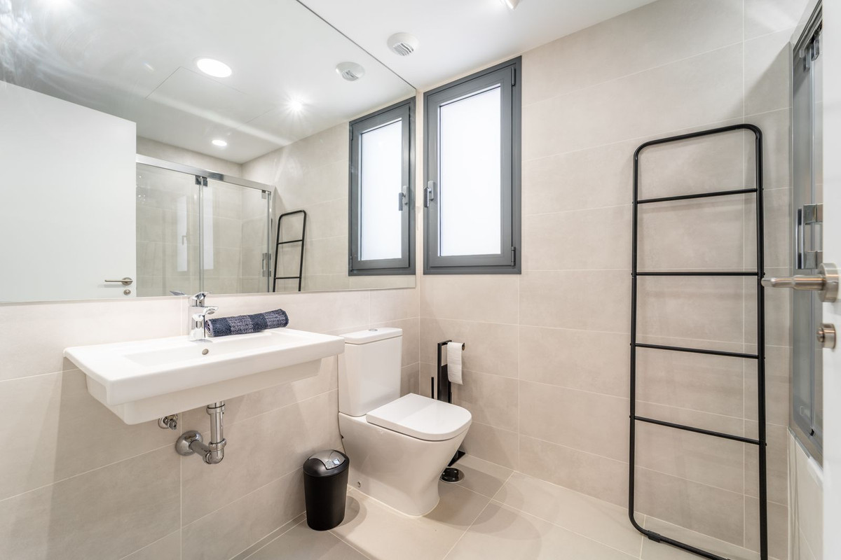 3 Bed Apartment for sale in Fuengirola Costa Del Sol, Málaga, Spain