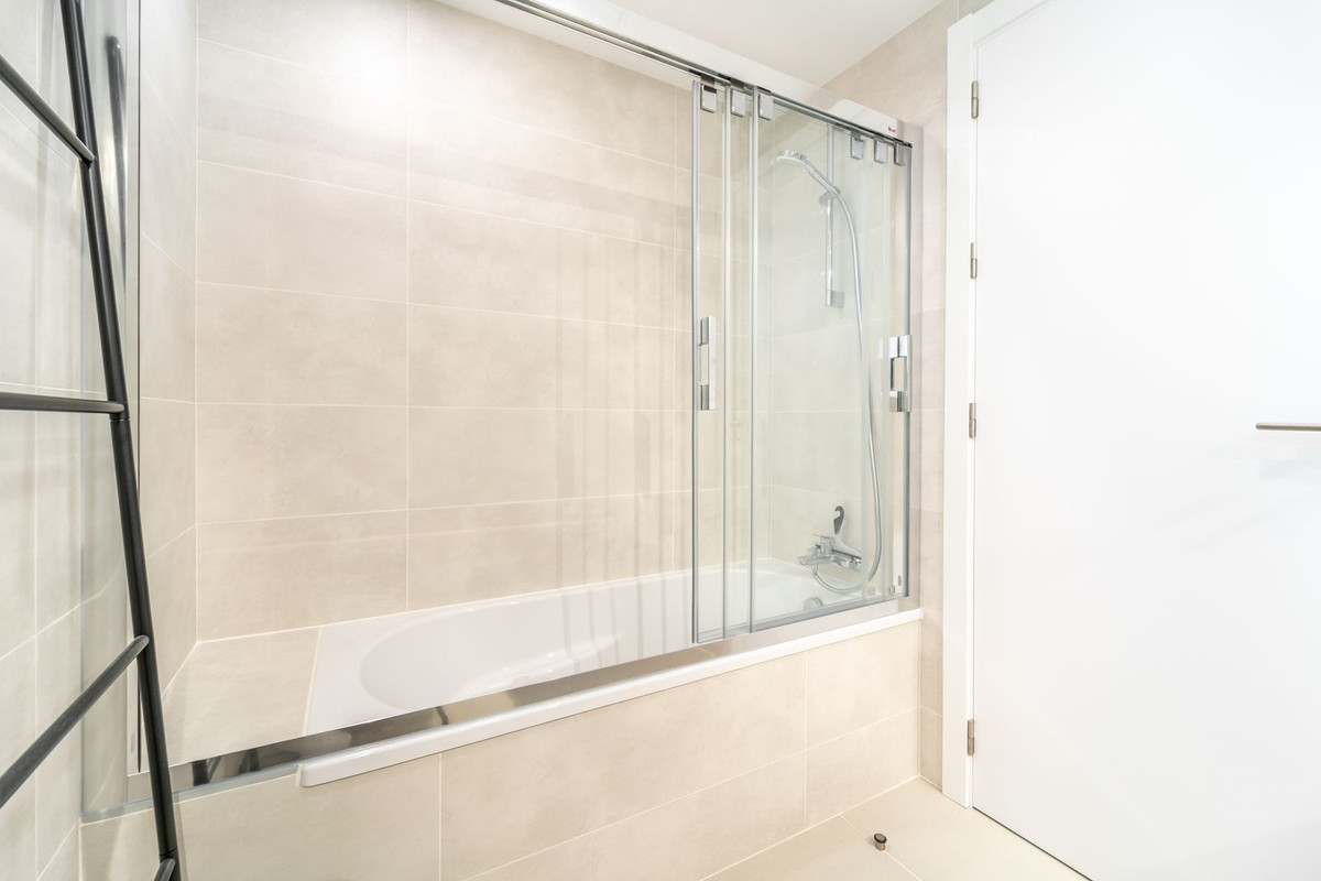 3 Bed Apartment for sale in Fuengirola Costa Del Sol, Málaga, Spain