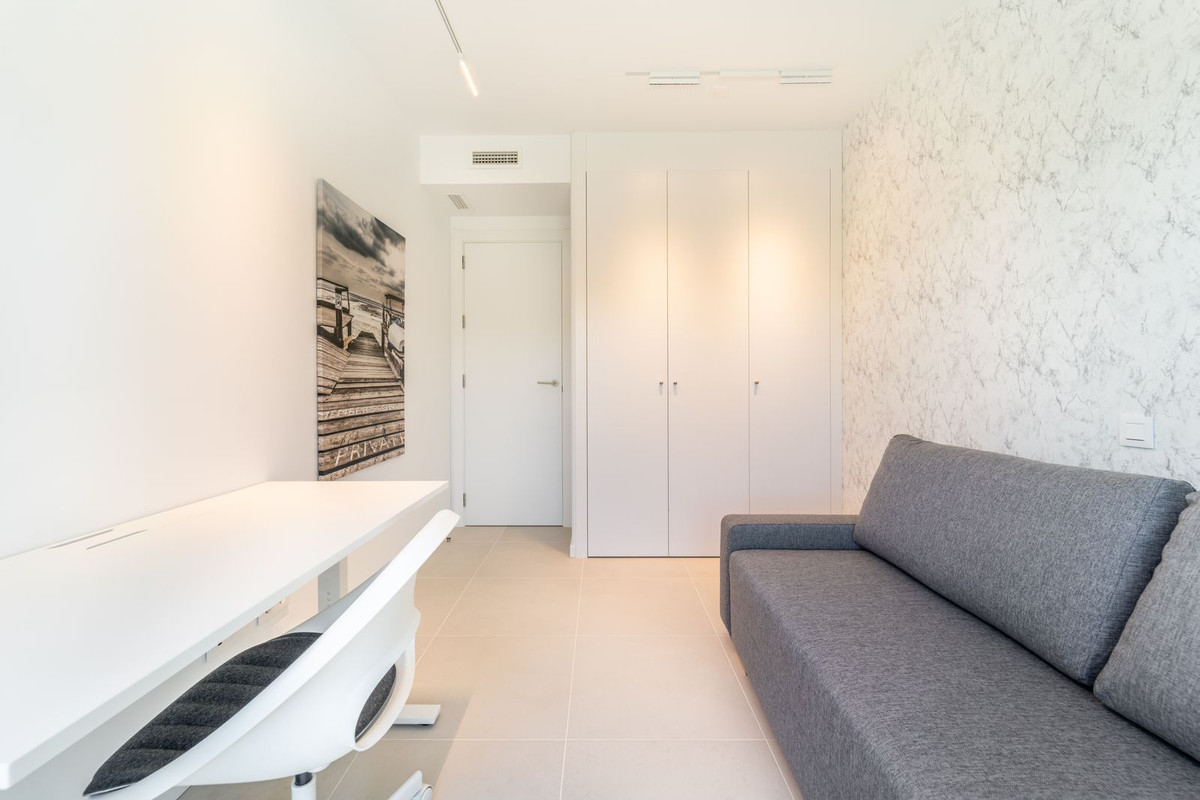3 Bed Apartment for sale in Fuengirola Costa Del Sol, Málaga, Spain