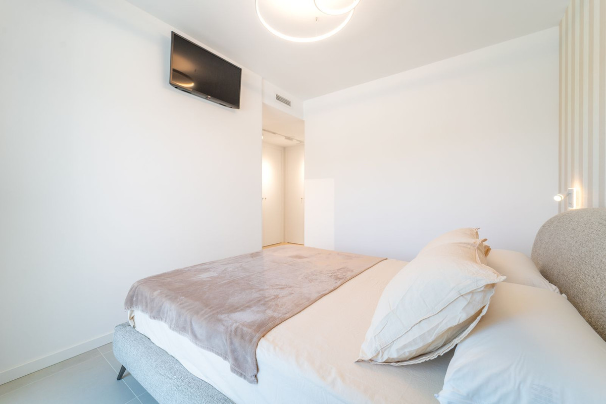 3 Bed Apartment for sale in Fuengirola Costa Del Sol, Málaga, Spain