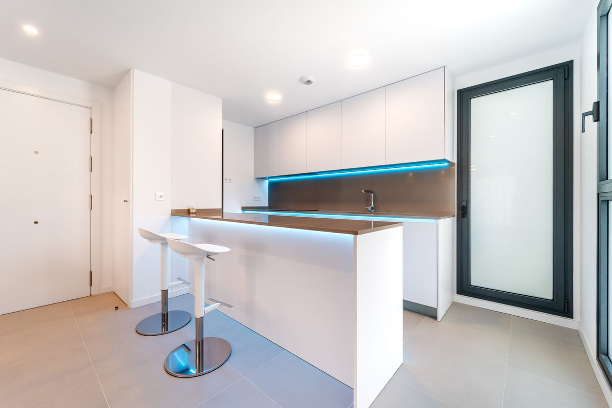 3 Bed Apartment for sale in Fuengirola Costa Del Sol, Málaga, Spain