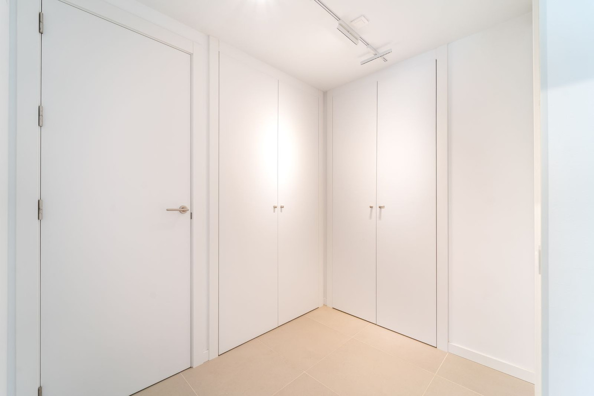 3 Bed Apartment for sale in Fuengirola Costa Del Sol, Málaga, Spain