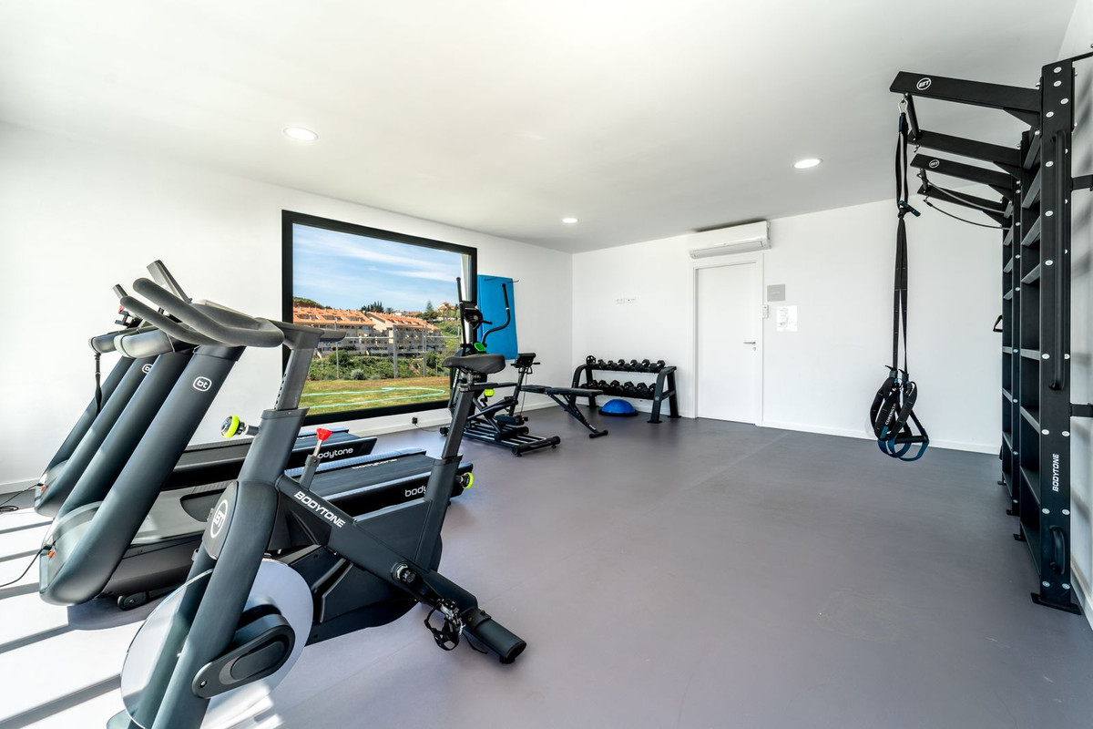3 Bed Apartment for sale in Fuengirola Costa Del Sol, Málaga, Spain