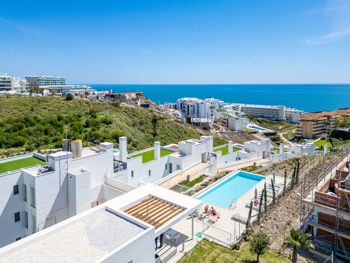 3 Bed Apartment for sale in Fuengirola Costa Del Sol, Málaga, Spain