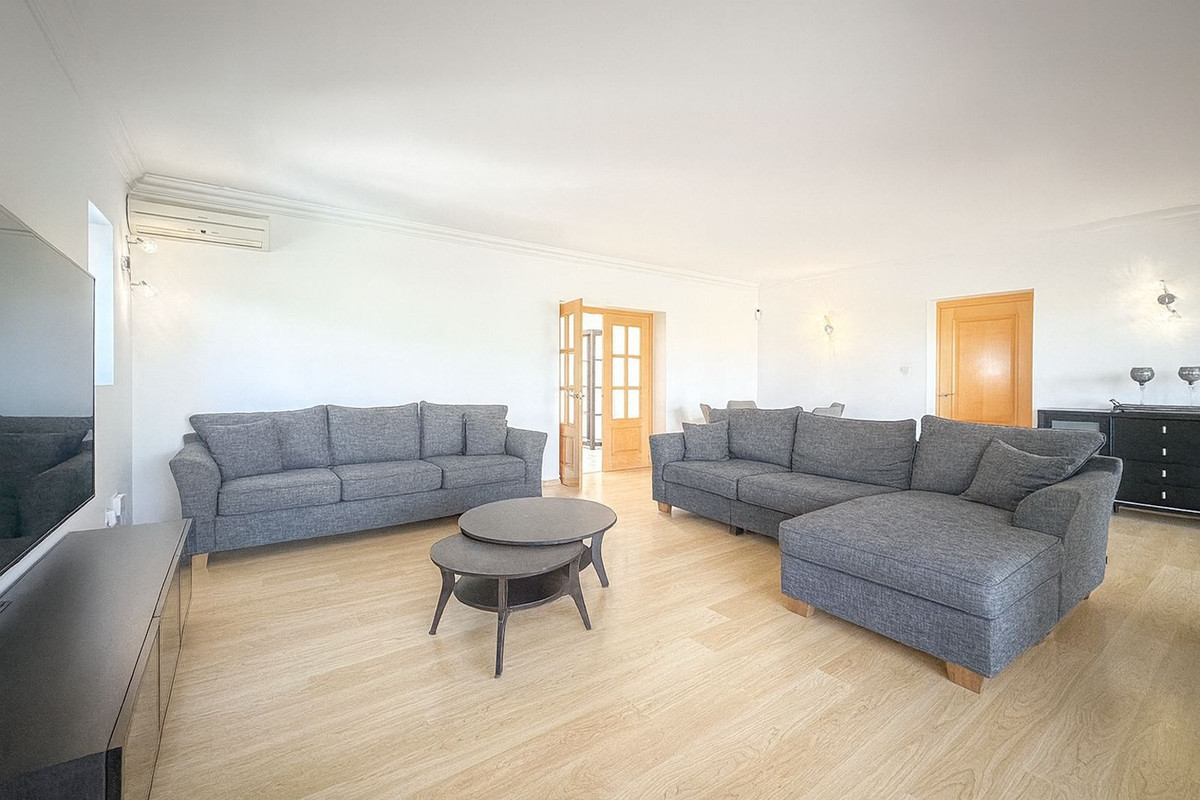 4 Bed Townhouse for sale in Cerros Del Aguila Costa Del Sol, Málaga, Spain
