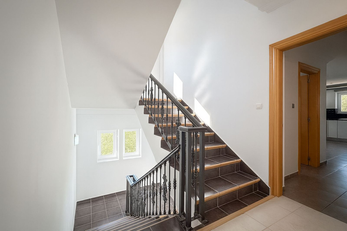 4 Bed Townhouse for sale in Cerros Del Aguila Costa Del Sol, Málaga, Spain