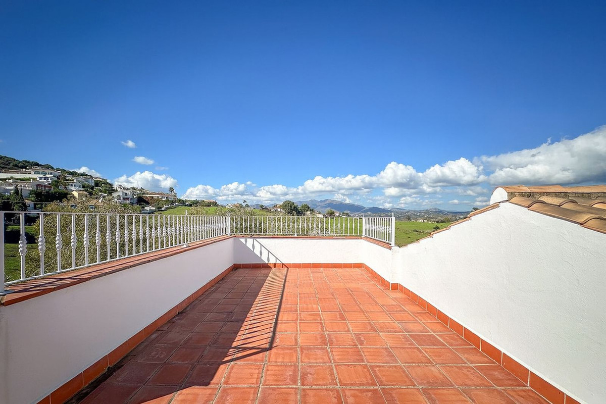 4 Bed Townhouse for sale in Cerros Del Aguila Costa Del Sol, Málaga, Spain