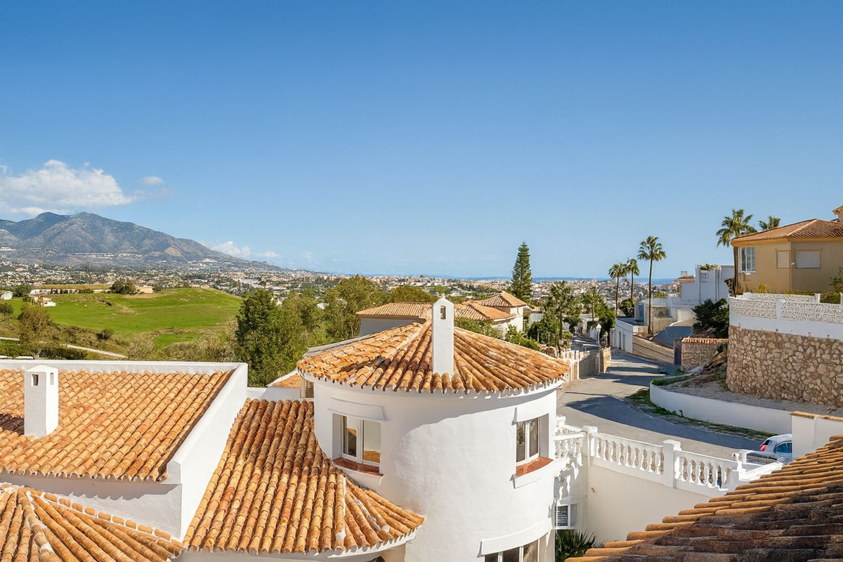 4 Bed Townhouse for sale in Cerros Del Aguila Costa Del Sol, Málaga, Spain