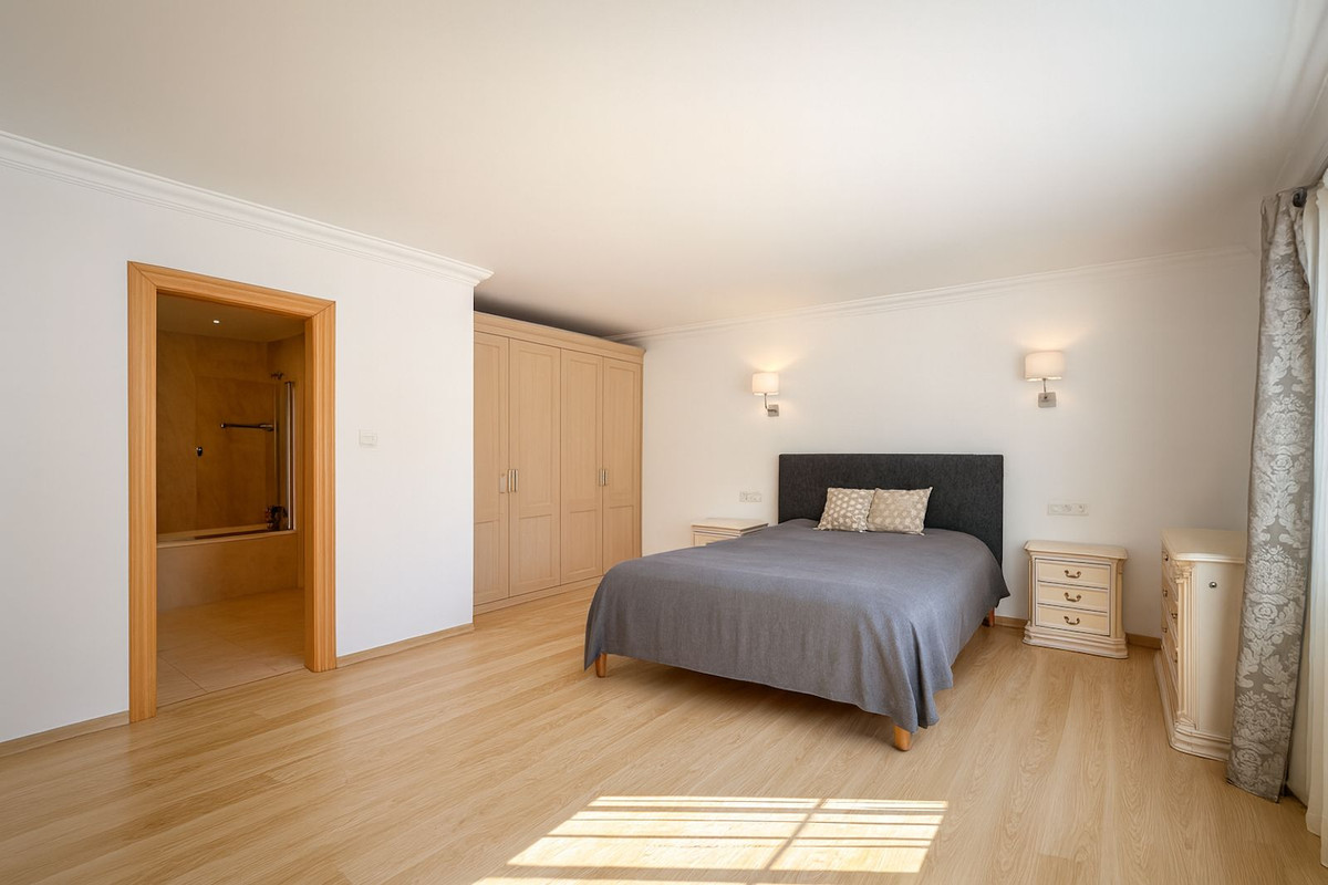 4 Bed Townhouse for sale in Cerros Del Aguila Costa Del Sol, Málaga, Spain