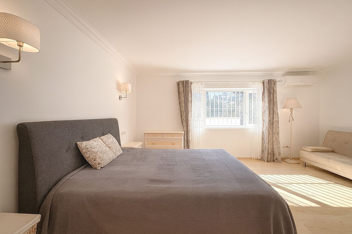 4 Bed Townhouse for sale in Cerros Del Aguila Costa Del Sol, Málaga, Spain