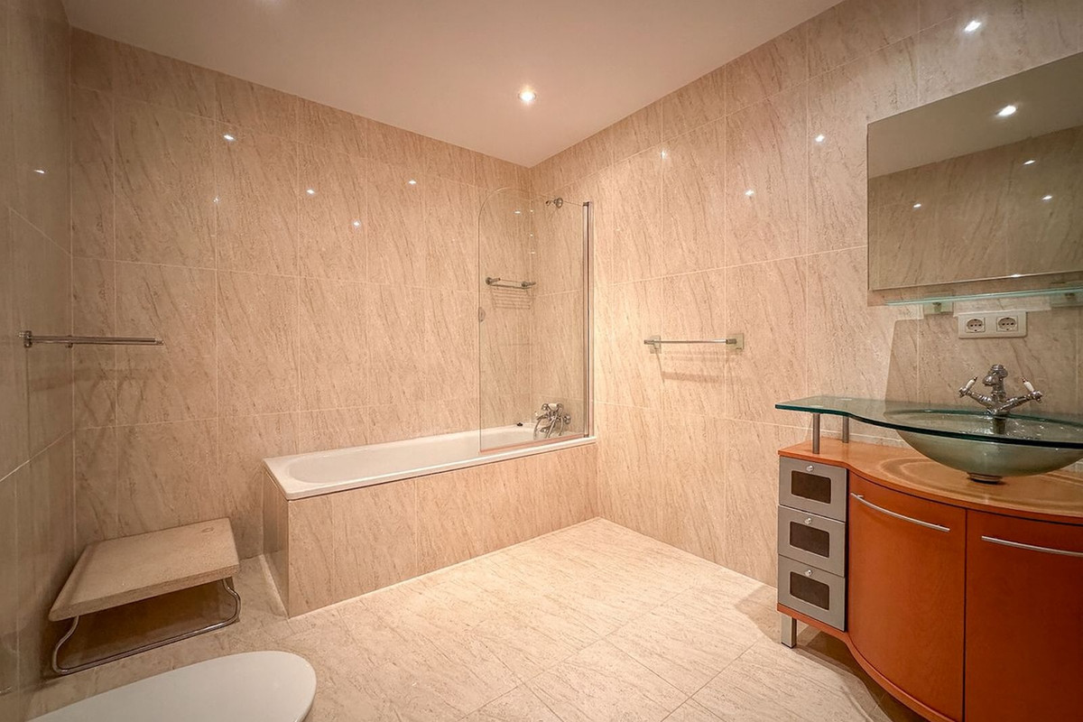 4 Bed Townhouse for sale in Cerros Del Aguila Costa Del Sol, Málaga, Spain
