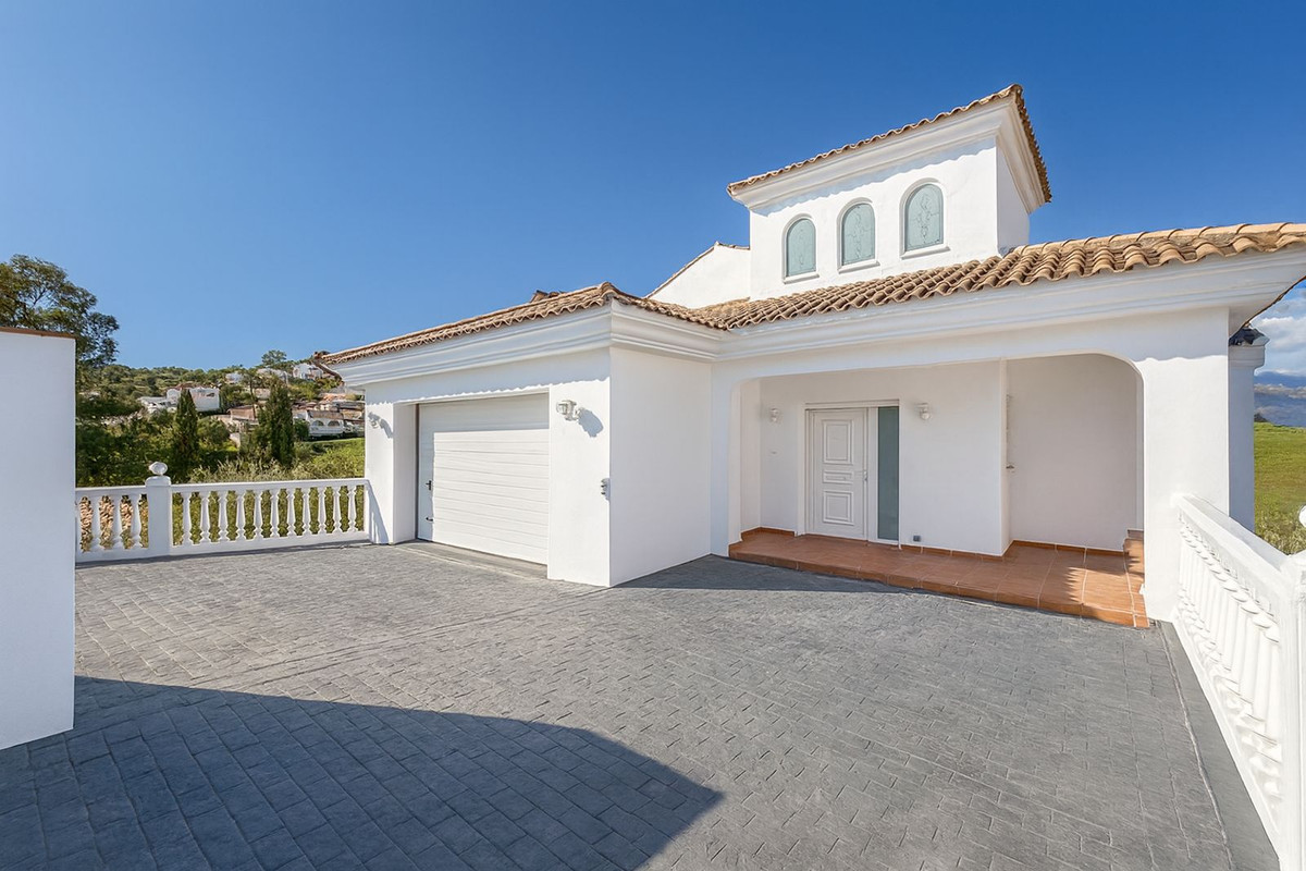 4 Bed Townhouse for sale in Cerros Del Aguila Costa Del Sol, Málaga, Spain