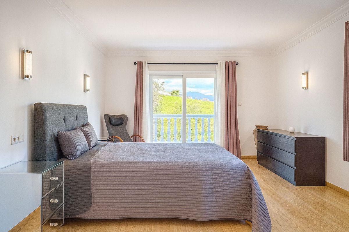 4 Bed Townhouse for sale in Cerros Del Aguila Costa Del Sol, Málaga, Spain
