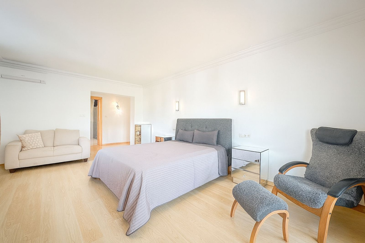 4 Bed Townhouse for sale in Cerros Del Aguila Costa Del Sol, Málaga, Spain