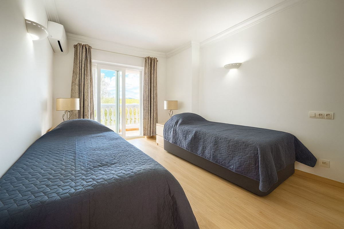 4 Bed Townhouse for sale in Cerros Del Aguila Costa Del Sol, Málaga, Spain