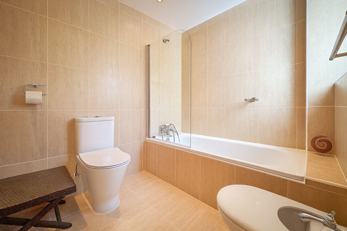 4 Bed Townhouse for sale in Cerros Del Aguila Costa Del Sol, Málaga, Spain