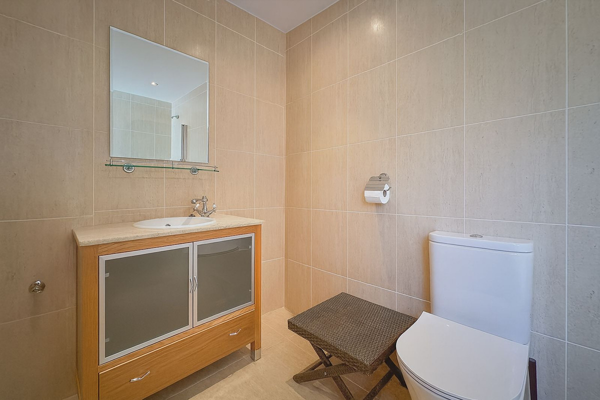 4 Bed Townhouse for sale in Cerros Del Aguila Costa Del Sol, Málaga, Spain