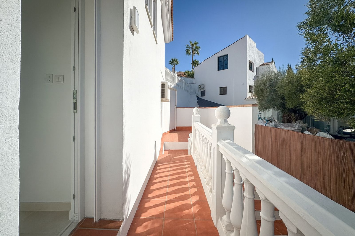 4 Bed Townhouse for sale in Cerros Del Aguila Costa Del Sol, Málaga, Spain