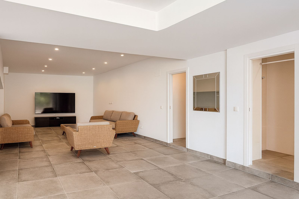 4 Bed Townhouse for sale in Cerros Del Aguila Costa Del Sol, Málaga, Spain