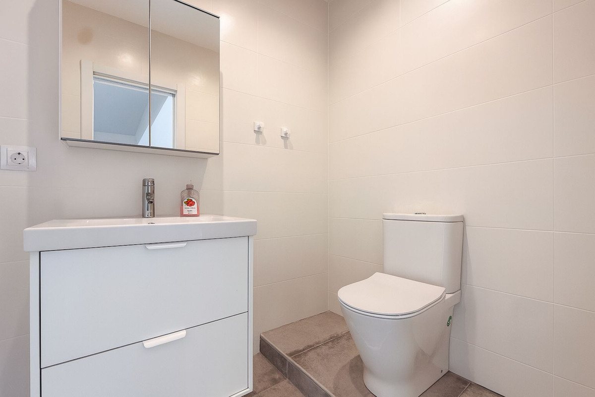 4 Bed Townhouse for sale in Cerros Del Aguila Costa Del Sol, Málaga, Spain