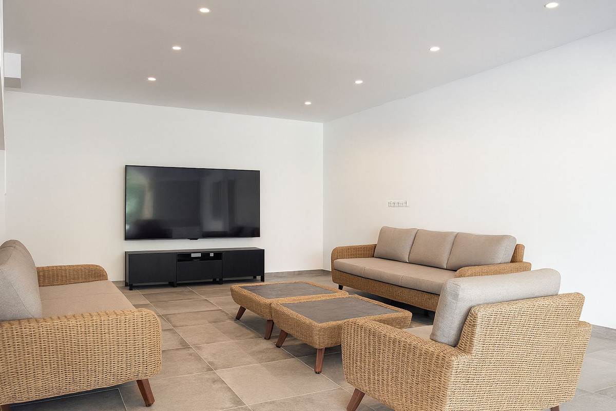 4 Bed Townhouse for sale in Cerros Del Aguila Costa Del Sol, Málaga, Spain