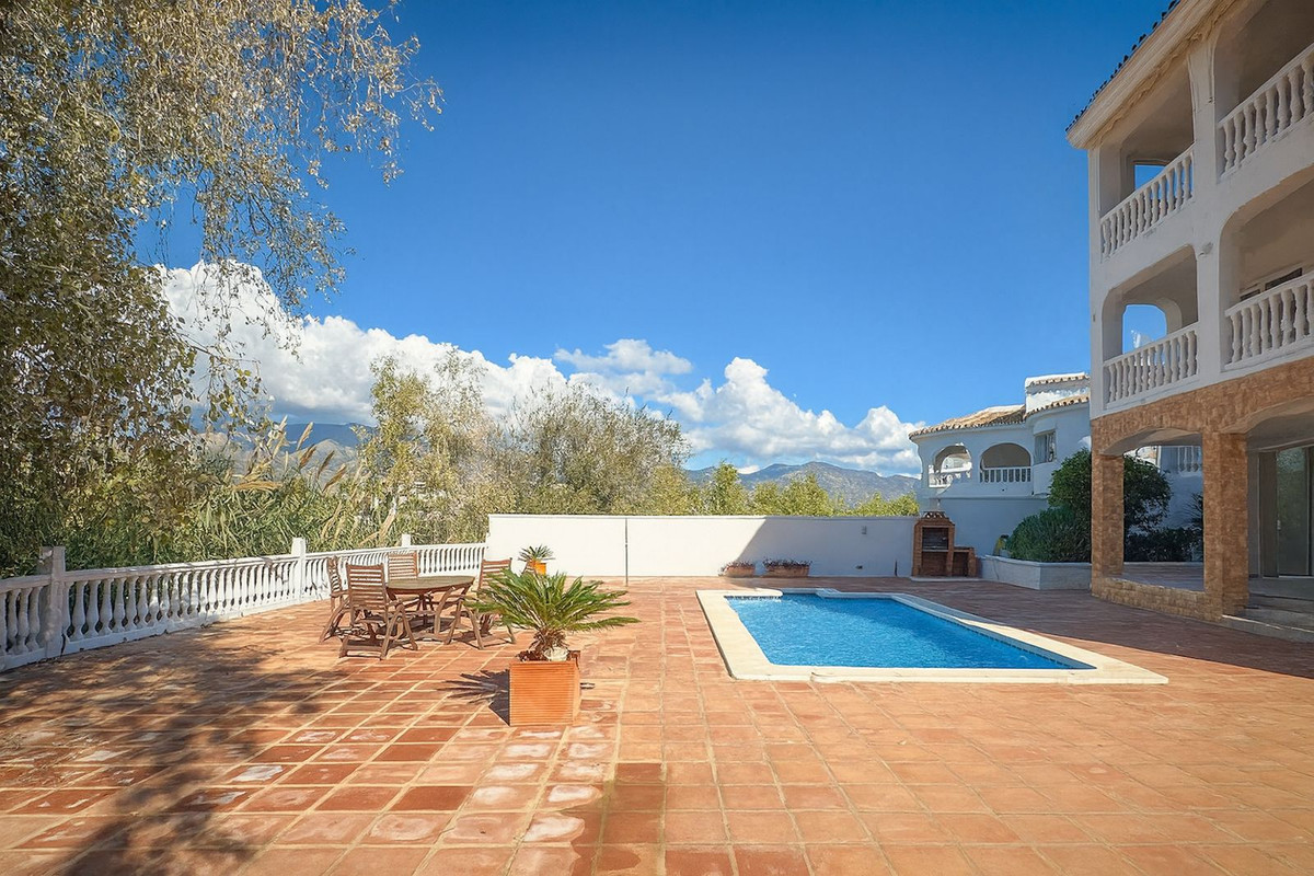 4 Bed Townhouse for sale in Cerros Del Aguila Costa Del Sol, Málaga, Spain