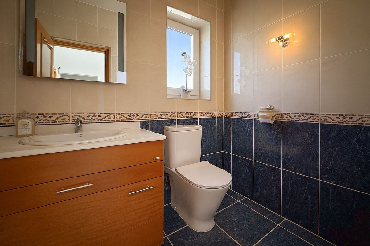 4 Bed Townhouse for sale in Cerros Del Aguila Costa Del Sol, Málaga, Spain