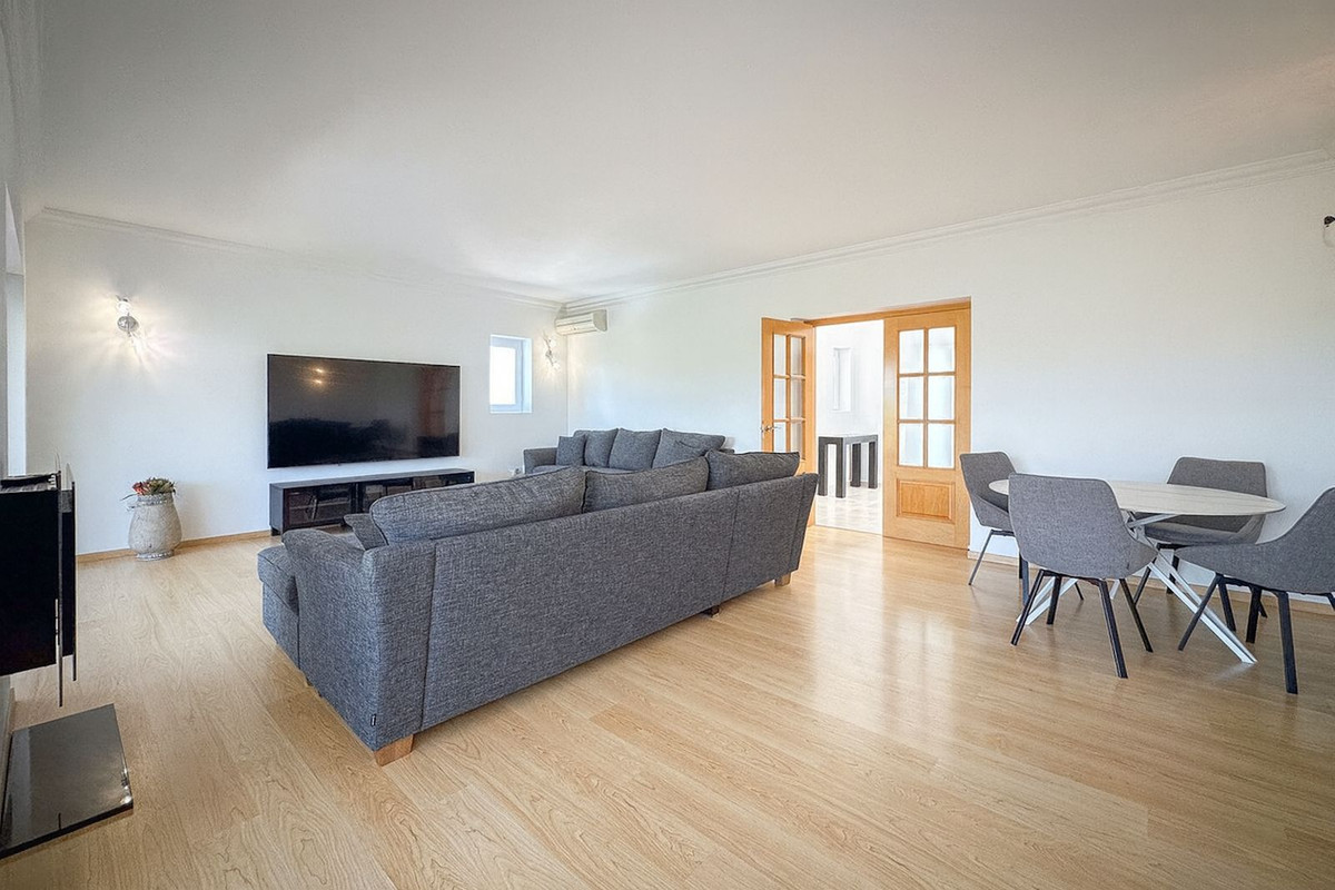 4 Bed Townhouse for sale in Cerros Del Aguila Costa Del Sol, Málaga, Spain