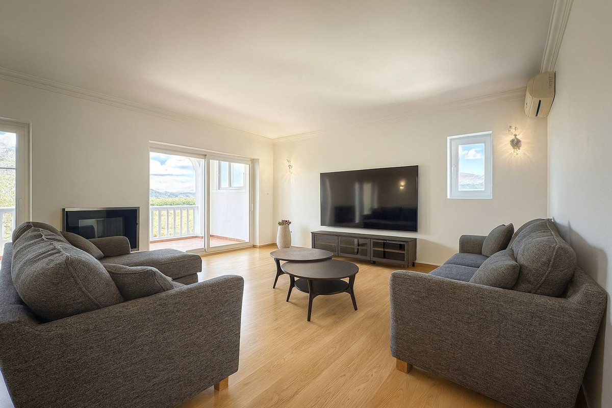 4 Bed Townhouse for sale in Cerros Del Aguila Costa Del Sol, Málaga, Spain
