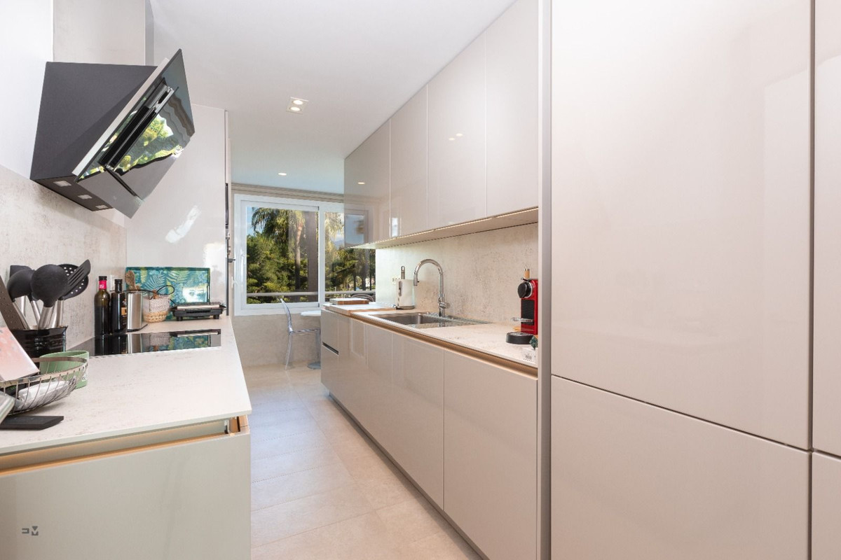 3 Bed Apartment for sale in Estepona Costa Del Sol, Málaga, Spain