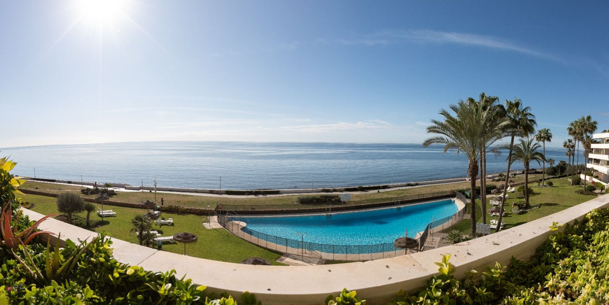3 Bed Apartment for sale in Estepona Costa Del Sol, Málaga, Spain