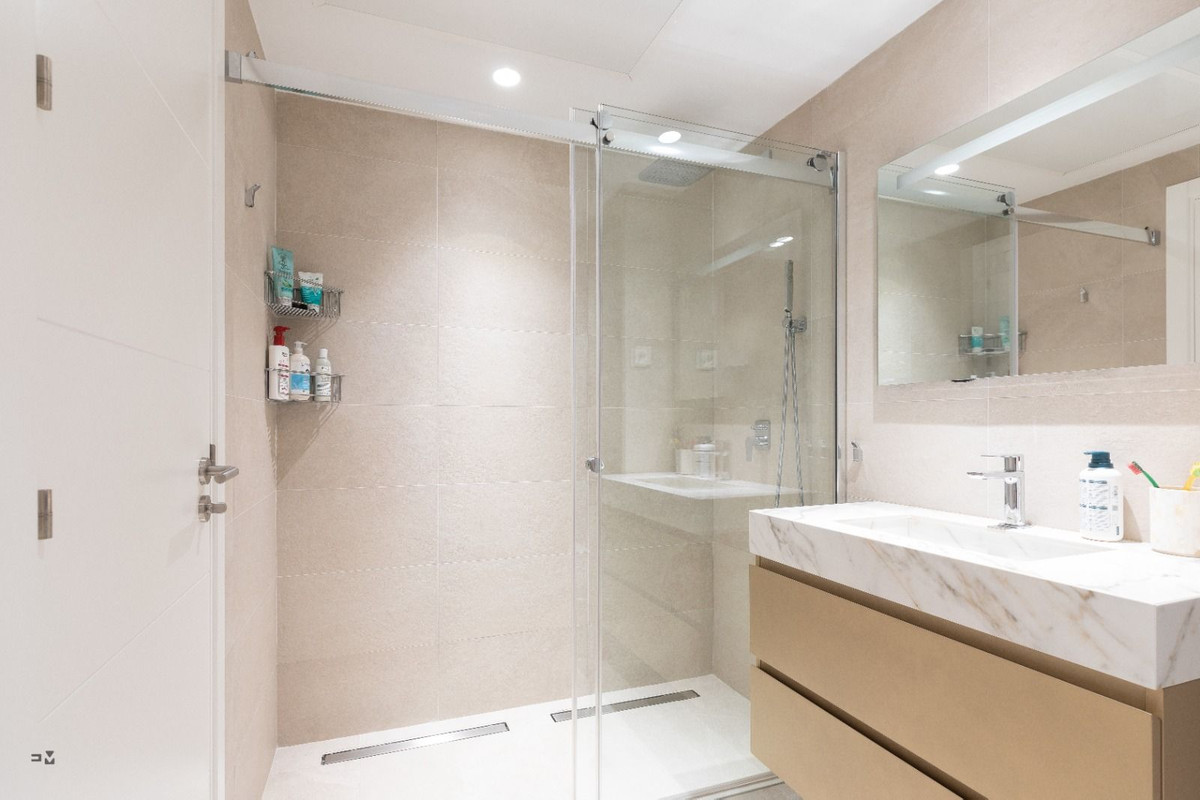 3 Bed Apartment for sale in Estepona Costa Del Sol, Málaga, Spain