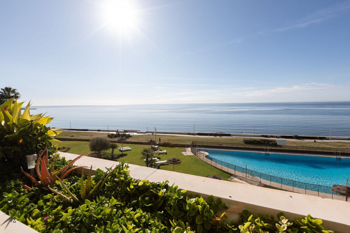 3 Bed Apartment for sale in Estepona Costa Del Sol, Málaga, Spain
