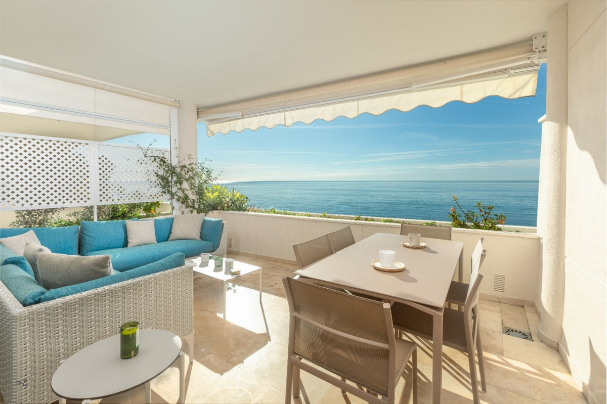 3 Bed Apartment for sale in Estepona Costa Del Sol, Málaga, Spain
