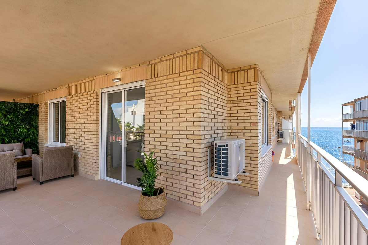 Se vende Apartamento Planta Media de 3 dormitorios en Costa Blanca, Alicante, España