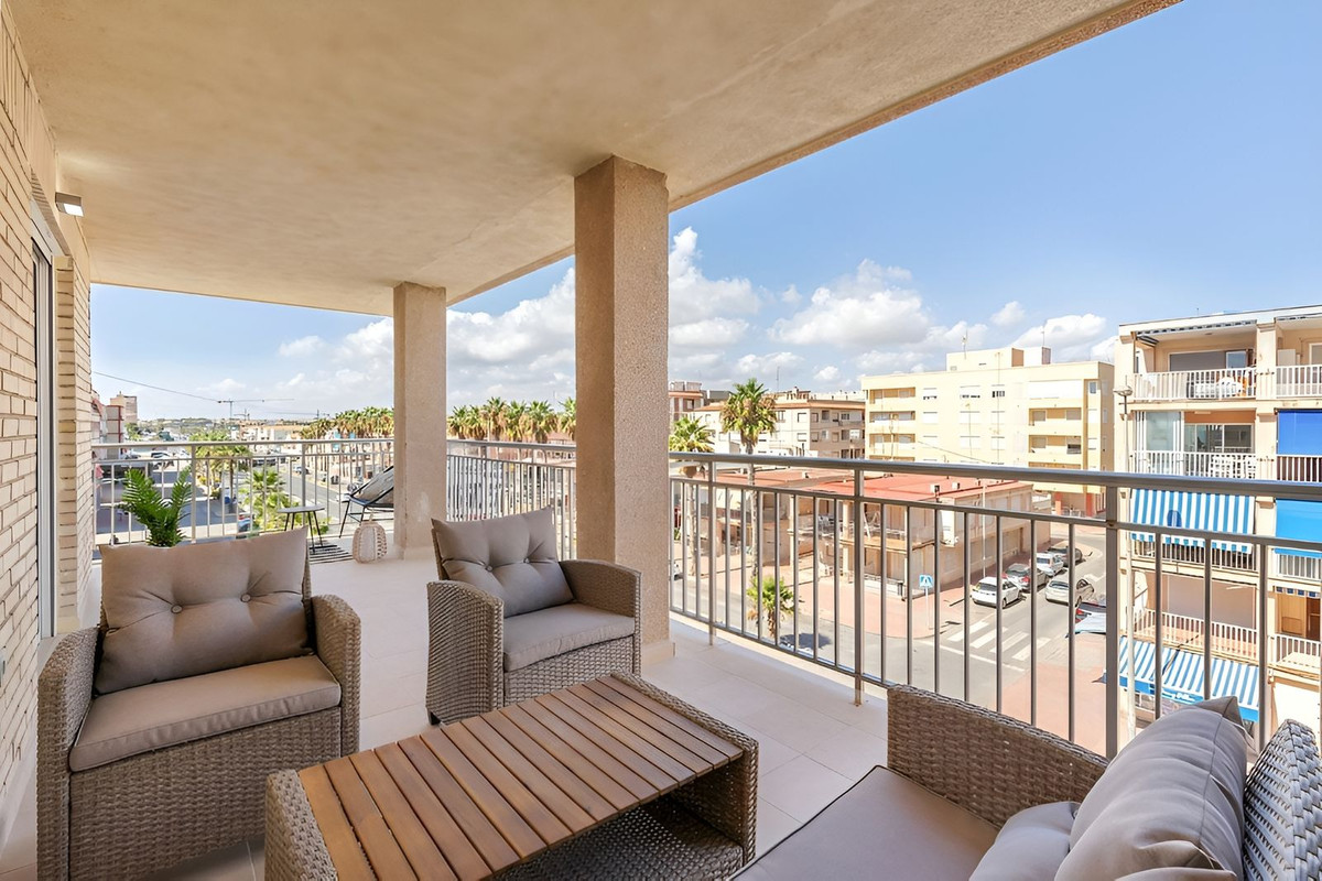 Se vende Apartamento Planta Media de 3 dormitorios en Costa Blanca, Alicante, España
