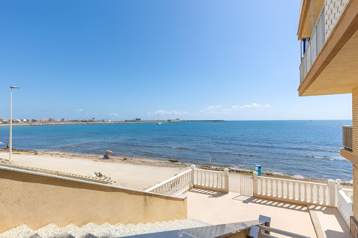 Se vende Apartamento Planta Media de 3 dormitorios en Costa Blanca, Alicante, España