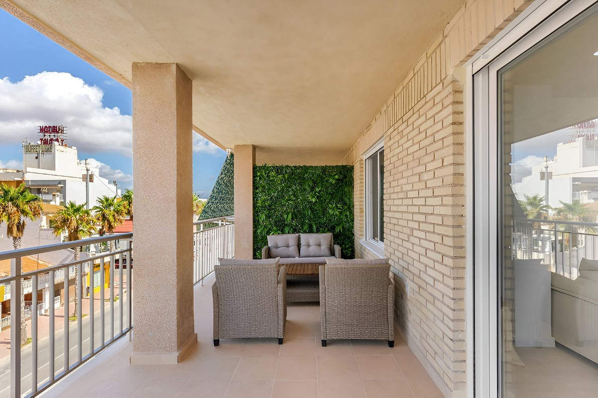 Se vende Apartamento Planta Media de 3 dormitorios en Costa Blanca, Alicante, España